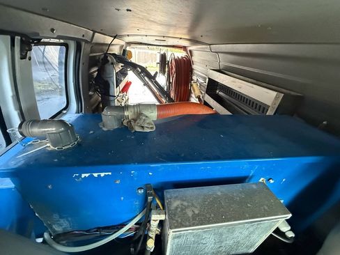 Used 2005 Chevrolet Express 3500 Extended RWD image 12