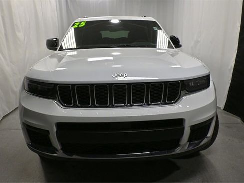 Used 2025 Jeep Grand Cherokee L Laredo image 7