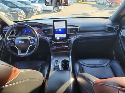 Certified 2023 Ford Explorer Platinum w/ Technology Package image 18