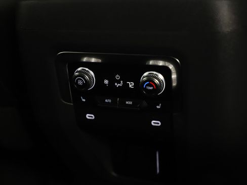 Used 2023 GMC Yukon XL Denali AWD/4WD image 17