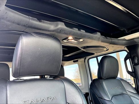 Used 2020 Jeep Wrangler Unlimited Sahara image 21