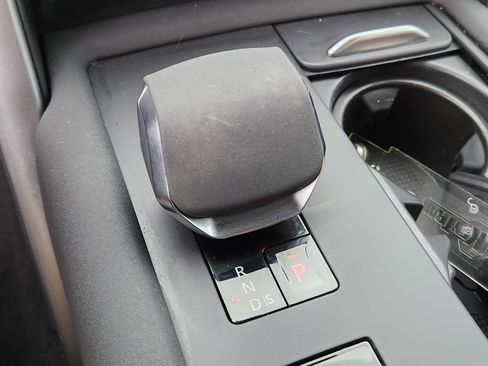 Used 2024 Land Rover Discovery Dynamic SE AWD/4WD image 36