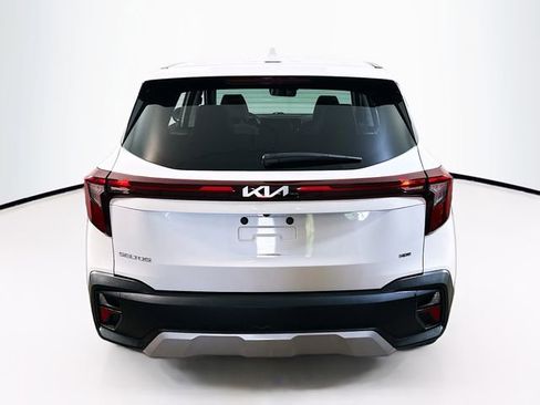 Used 2024 Kia Seltos LX AWD/4WD image 19
