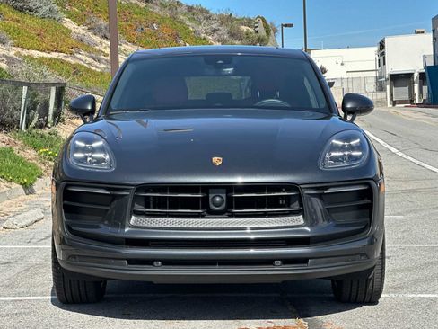Certified 2025 Porsche Macan image 11
