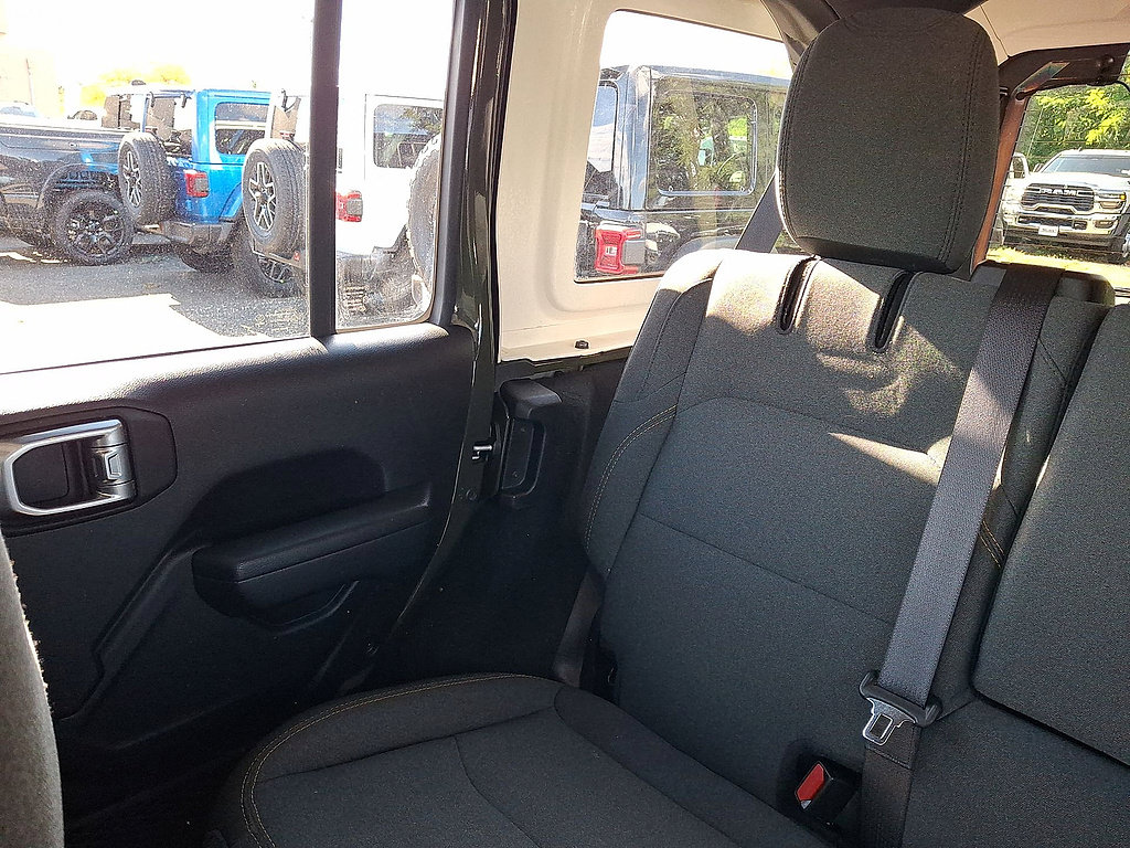 Used 2024 Jeep Wrangler Unlimited w/ Convenience Group AWD/4WD image 12