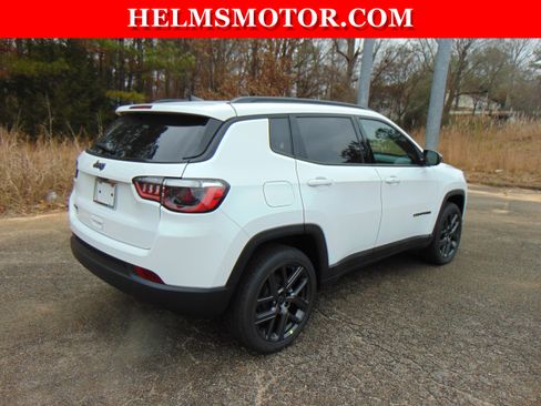 New 2026 Jeep Compass Latitude image 18