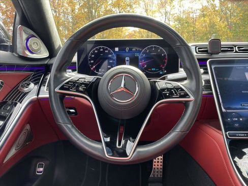 Used 2022 Mercedes-Benz S 500 4MATIC w/ AMG Line Package image 18