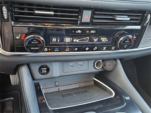 Used 2025 Nissan Rogue Platinum w/ Tech Package image 23