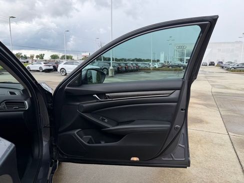 Used 2021 Honda Accord Touring image 29