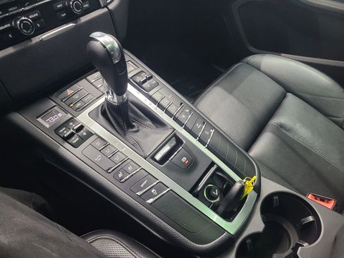 Used 2015 Porsche Macan S w/ Premium Package Plus image 27