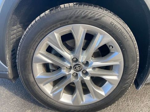 Used 2022 Toyota Highlander Limited image 14