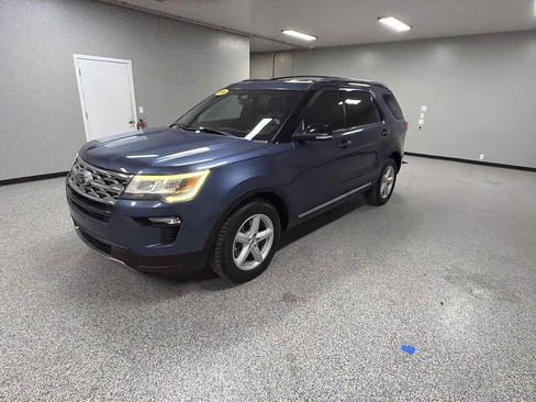 Used 2018 Ford Explorer XLT w/ Equipment Group 201A FWD image 7