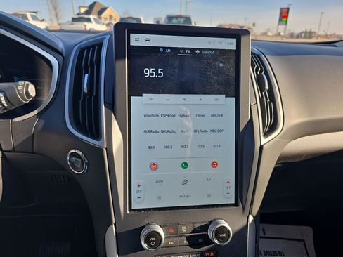 Used 2021 Ford Edge SE image 27