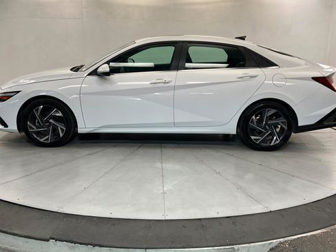 Used 2025 Hyundai Elantra SEL FWD image 2