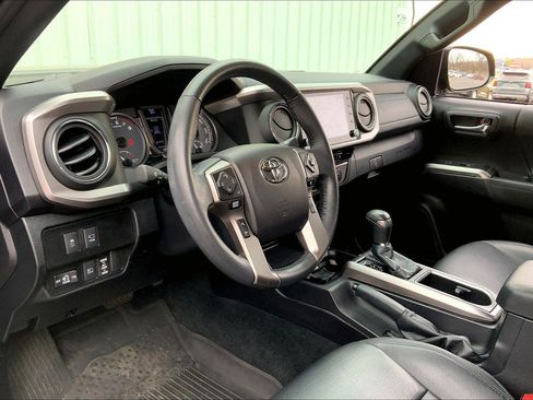 Used 2021 Toyota Tacoma Limited image 13