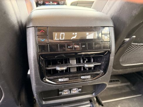 Used 2023 Jeep Grand Cherokee L Laredo image 25