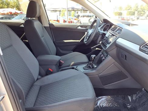 Used 2021 Volkswagen Tiguan S FWD image 9