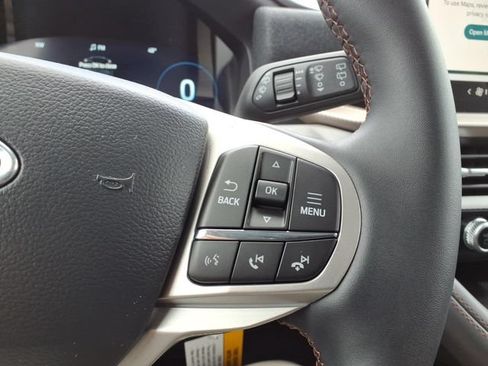 Used 2026 Ford Explorer Active AWD/4WD image 17