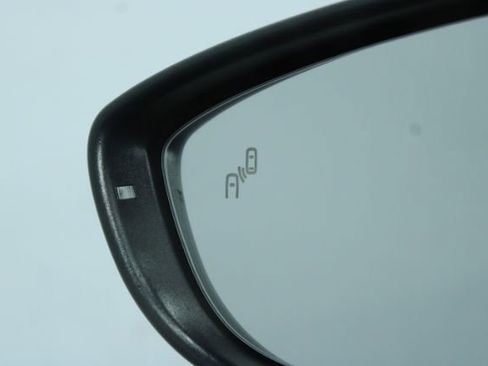 Used 2017 Volkswagen Passat 1.8T R-Line image 11