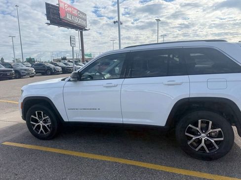Used 2023 Jeep Grand Cherokee Limited image 10