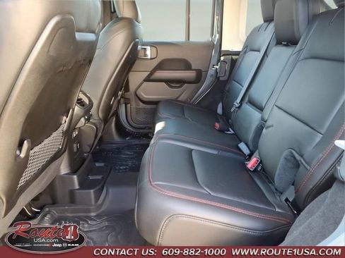 Used 2026 Jeep Wrangler Unlimited Rubicon AWD/4WD image 15