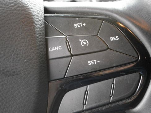 Used 2019 Jeep Cherokee Latitude Plus AWD/4WD image 28