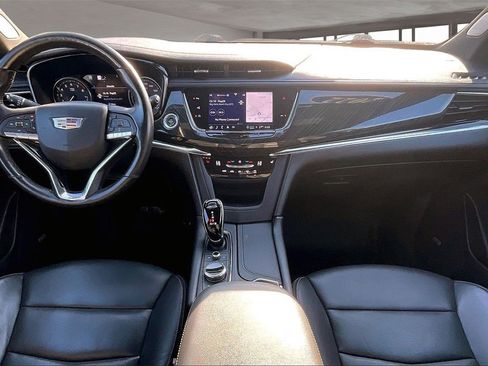 Used 2022 Cadillac XT6 Premium Luxury w/ Technology Package image 7