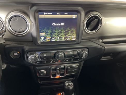 Used 2020 Jeep Wrangler Unlimited Sahara image 19