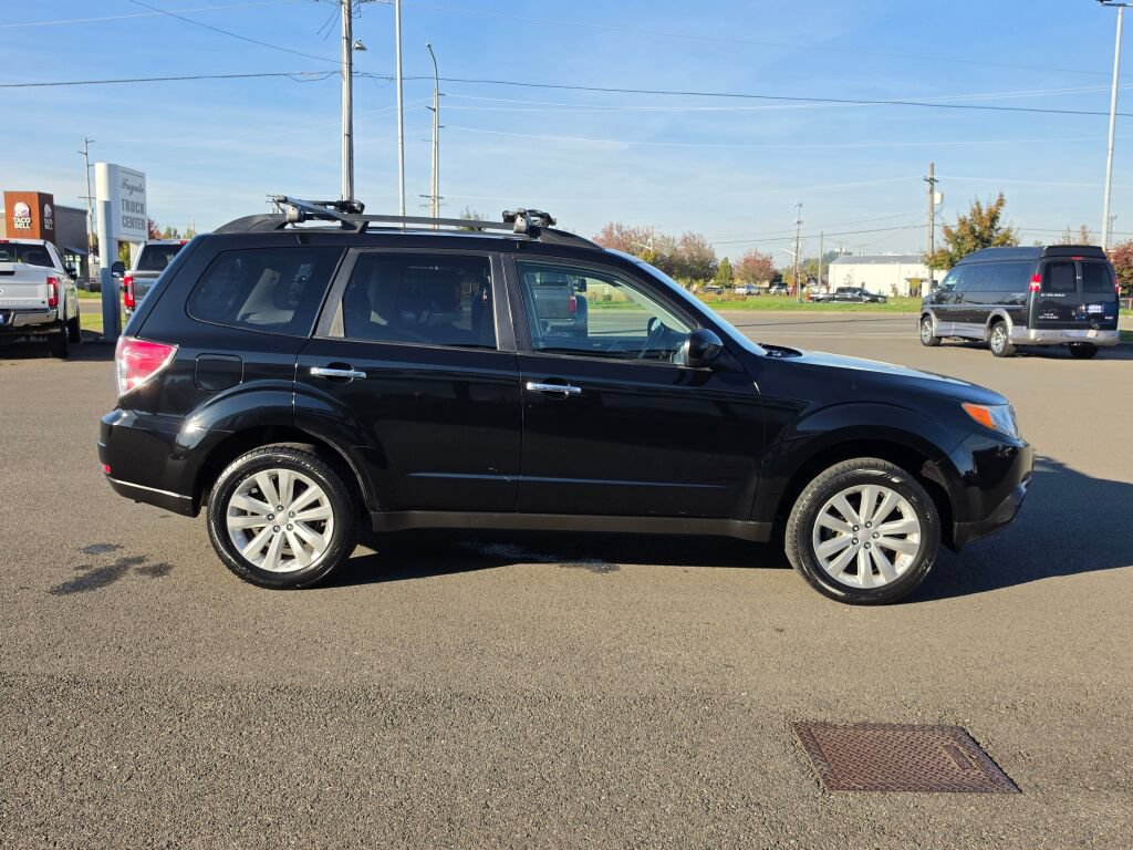 Used 2013 Subaru Forester 2.5X Premium w/ All-Weather Plus Pkg AWD/4WD image 5