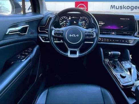 Used 2023 Kia Sportage SX image 8