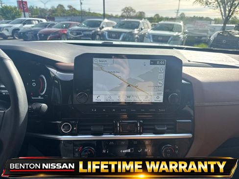 Used 2024 Nissan Pathfinder Platinum w/ Black Appearance Package FWD image 17