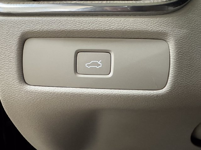 Used 2023 Volvo XC60 B5 Plus w/ Protection Package Premier FWD image 10