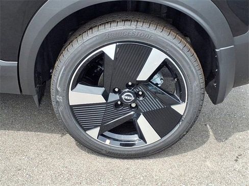 New 2025 Nissan Kicks SR image 5