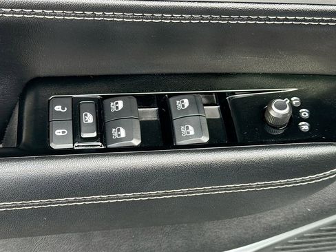 Used 2024 Jeep Wagoneer L Series III w/ Flexible Seating Group AWD/4WD image 19