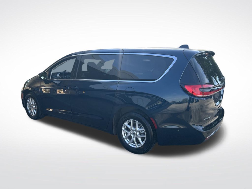 Used 2024 Chrysler Pacifica Touring-L FWD image 41