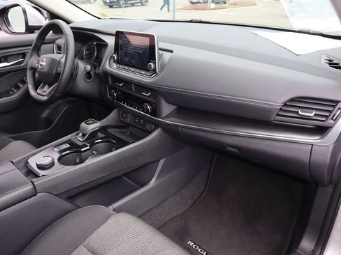 Certified 2025 Nissan Rogue SV AWD/4WD image 24