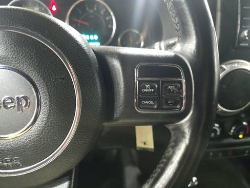 Used 2015 Jeep Wrangler Unlimited Sahara w/ Connectivity Group AWD/4WD image 18