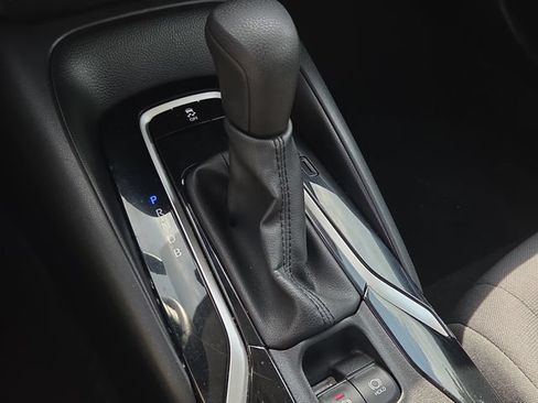 Used 2020 Toyota Corolla LE FWD image 20