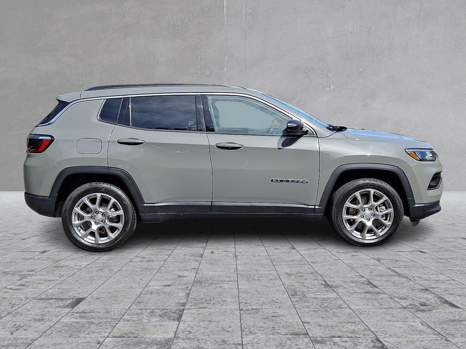 Used 2024 Jeep Compass Latitude AWD/4WD image 7