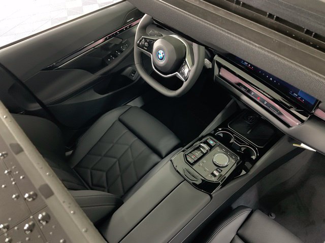 Used 2025 BMW i5 xDrive40 w/ Premium Package AWD/4WD image 40