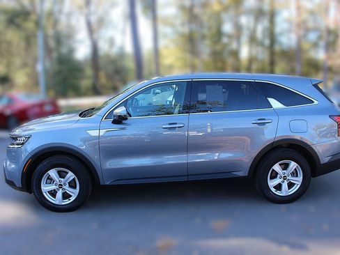 Used 2023 Kia Sorento LX image 6