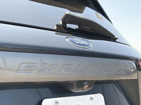 Certified 2023 Ford Explorer XLT w/ Equipment Group 202A RWD image 9