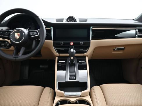 Certified 2026 Porsche Macan AWD/4WD image 9
