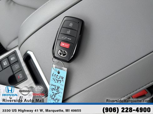 Used 2026 Toyota Highlander Platinum image 29