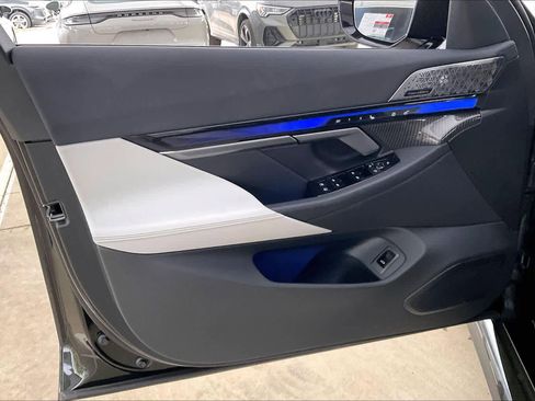 Used 2026 BMW M5 w/ Carbon Package image 22