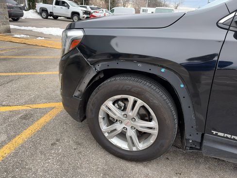 Used 2019 GMC Terrain SLE w/ Driver Convenience Package image 4