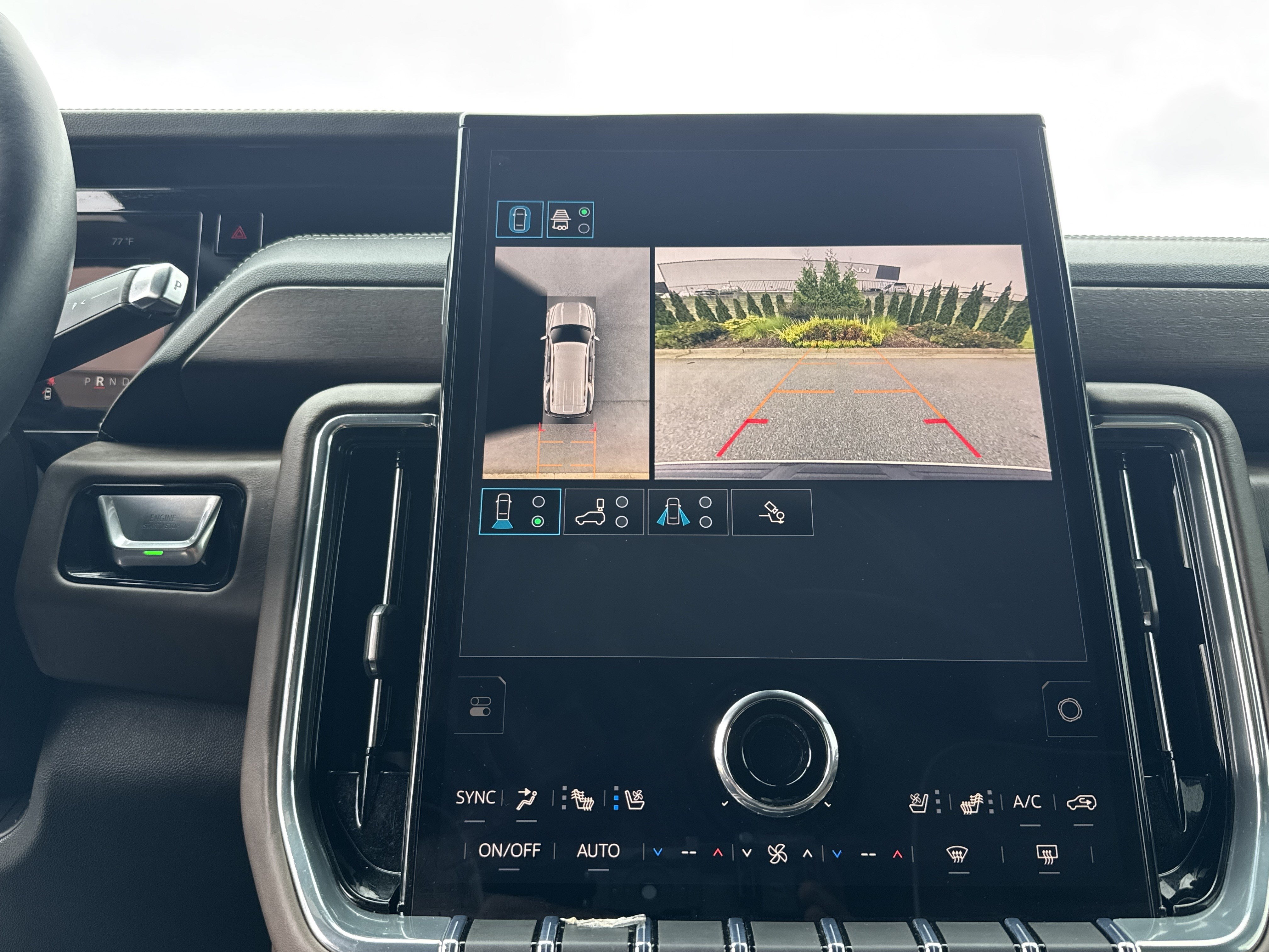 Used 2025 GMC Yukon Denali Ultimate AWD/4WD image 26