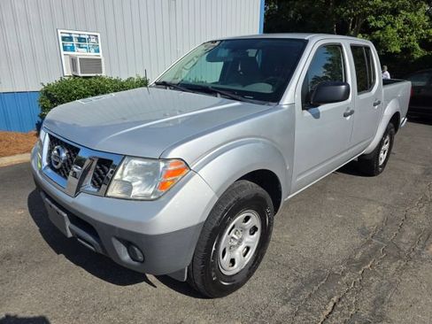 Used 2014 Nissan Frontier S AWD/4WD image 2