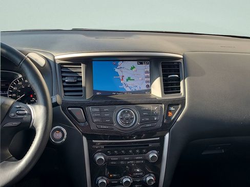 Used 2019 Nissan Pathfinder SL AWD/4WD image 19