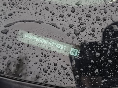 Used 2020 Ford Fusion SE image 2